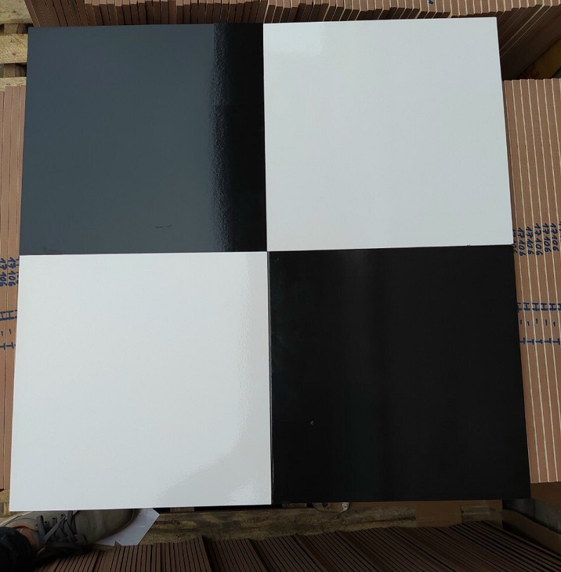 Bộ gạch lát nền đen trắng caro 30x30 Prime 2703-2697 là lựa chọn tuyệt vời để tạo nên sự tinh tế cho không gian nhà bạn. Với họa tiết sọc đặc trưng, sản phẩm này sẽ mang đến cho bạn một không gian độc đáo, sang trọng và bắt mắt.