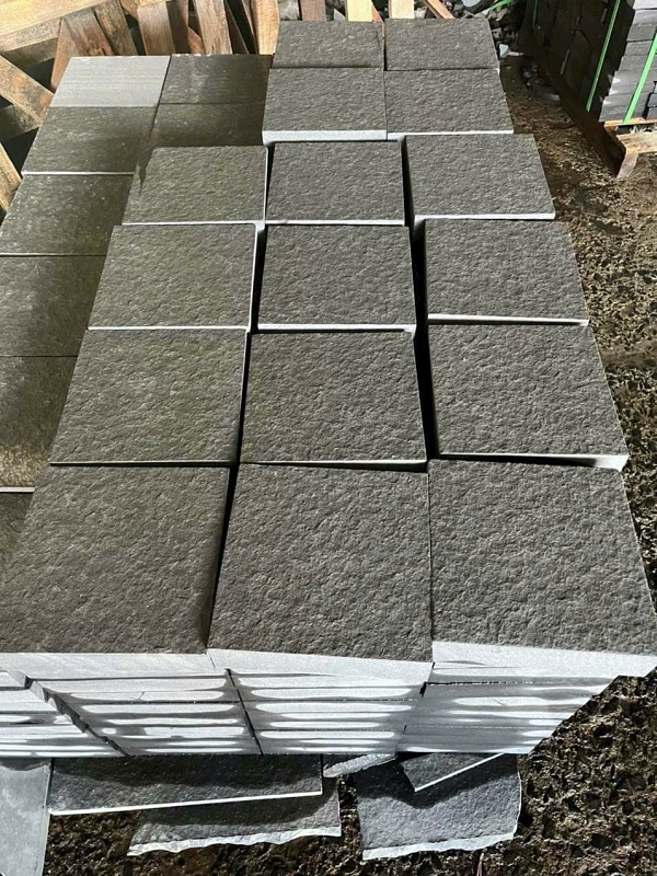 Đá cubic xanh đen băm mặt 10x10x5cm(3cm) 53