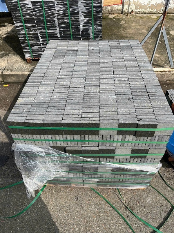 Đá cubic xanh đen băm mặt 10x10x5cm(3cm) 57